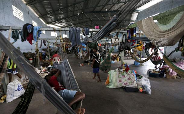 Indígenas venezuelanos, da etnia Warao, são acolhidos no abrigo Janokoida, em Pacaraima, Roraima