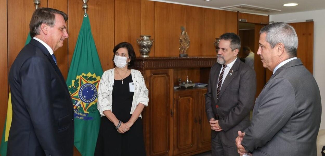 Jair Bolsonaro, Nísia Trindade, Élcio Franco e Braga Netto