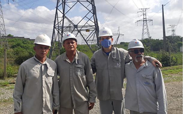 Técnicos da Eletronorte em São Luís (MA); Jorge Luís Lima de Jesus [2º da esq. para a dir.] recebeu carta de desligamento na semana passada após 39 anos de trabalho