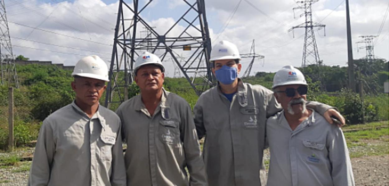 Técnicos da Eletronorte em São Luís (MA); Jorge Luís Lima de Jesus [2º da esq. para a dir.] recebeu carta de desligamento na semana passada após 39 anos de trabalho