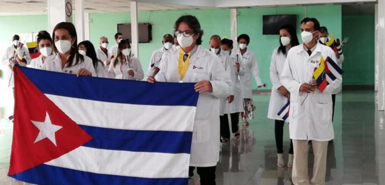 Brigada médica cubana retorna de missão na Venezuela
