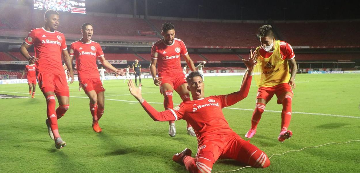 Internacional goleia o São Paulo no Morumbi e assume liderança do Campeonato Brasileiro