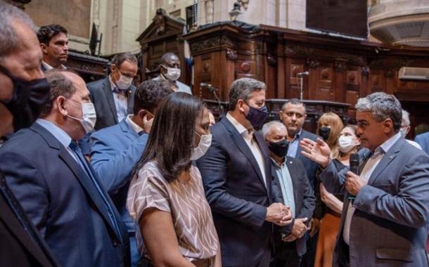 Deputada Flordelis aparece em tornozeleira em ato a favor de Arthur Lira