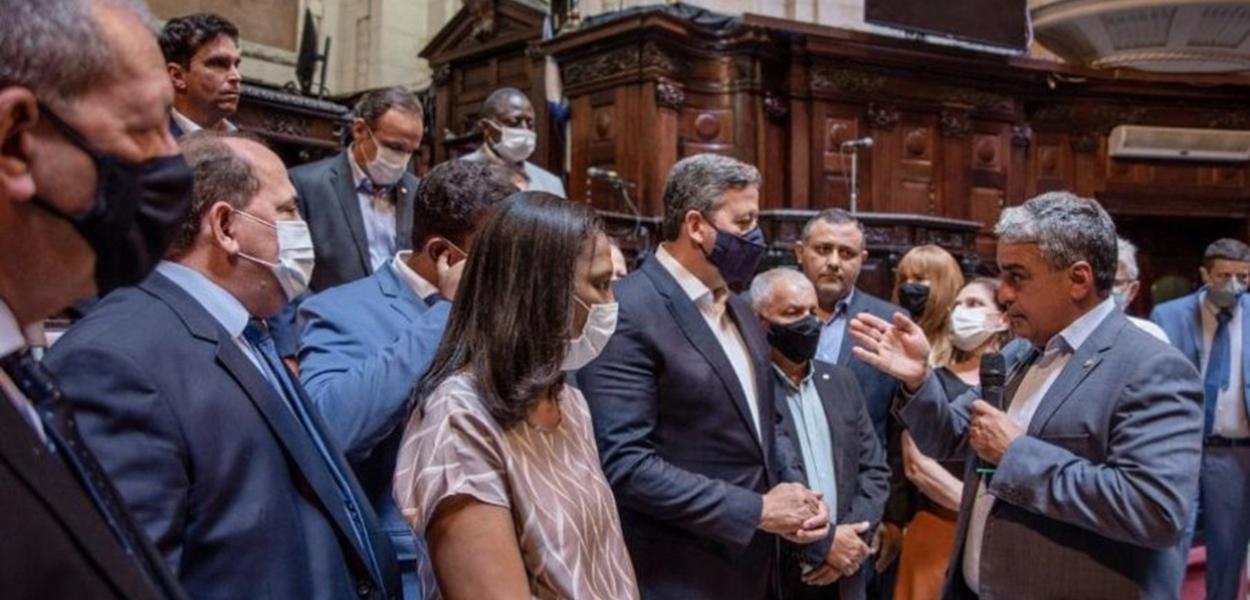 Deputada Flordelis aparece em tornozeleira em ato a favor de Arthur Lira