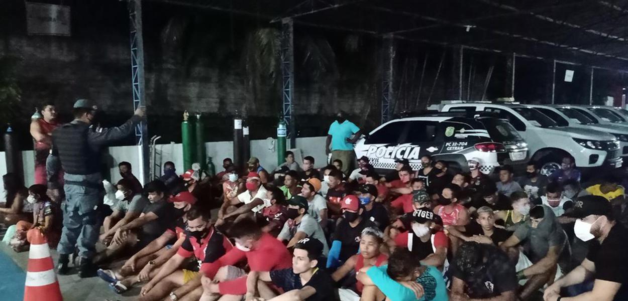 Grupo é preso por assistir a jogo de futebol durante toque de recolher na capital amazonense