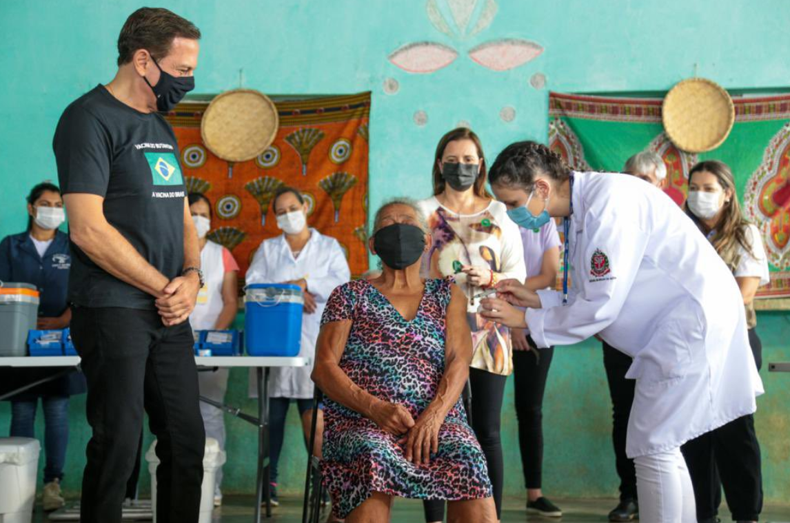 Doria acompanha vacinação de quilombolas em Eldorado (SP)