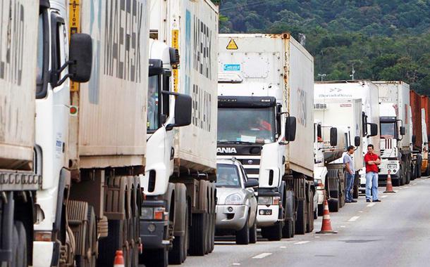 Manifestantes bloqueiam rodovia Castelo Branco, em Barueri, na Grande São Paulo 02/11/2022