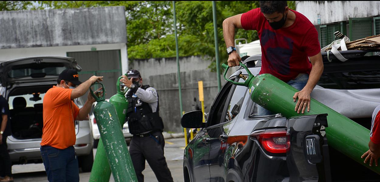 Mobilização da sociedade tenta superar desabastecimento de oxigênio em hospitais de Manaus