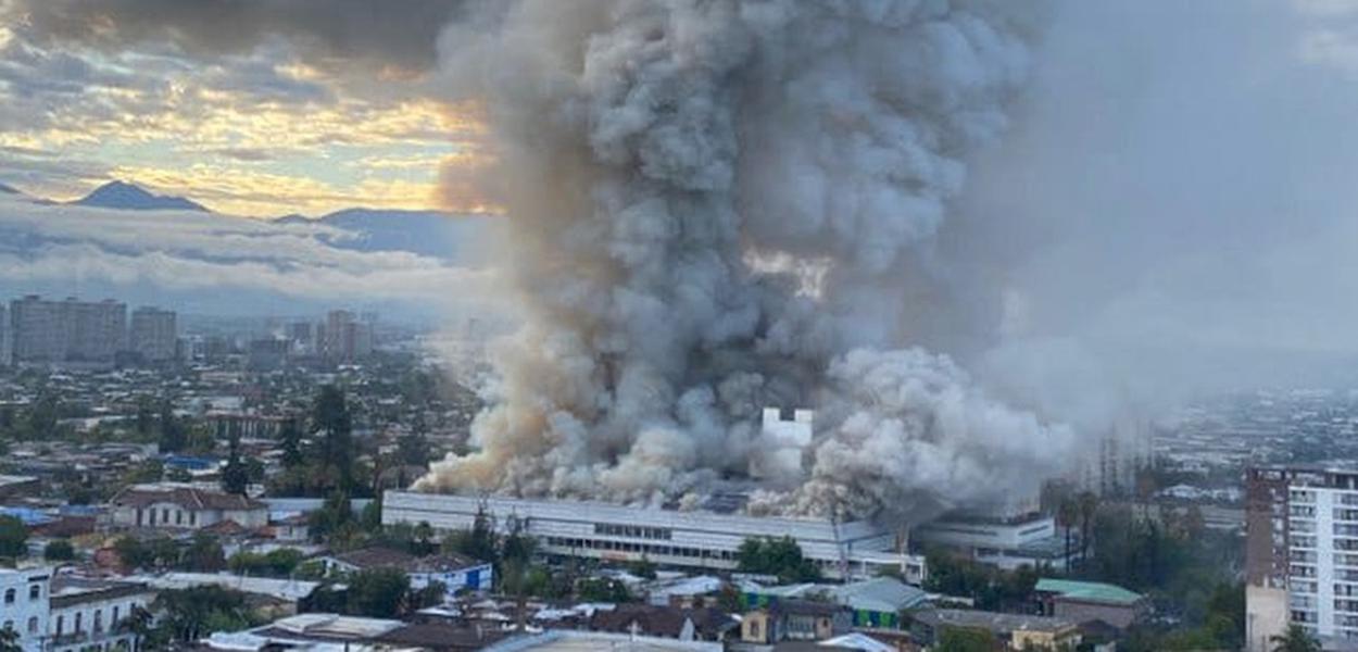 Pacientes são transferidos de hospital em Santiago após incêndio