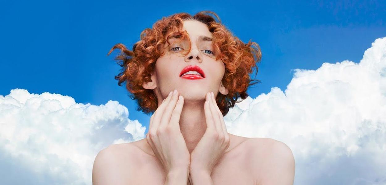 A cantora e DJ Sophie