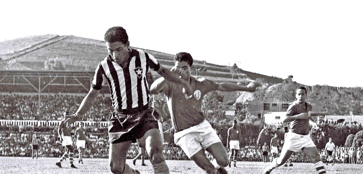 Garrincha, o "Anjo das Pernas Tortas"