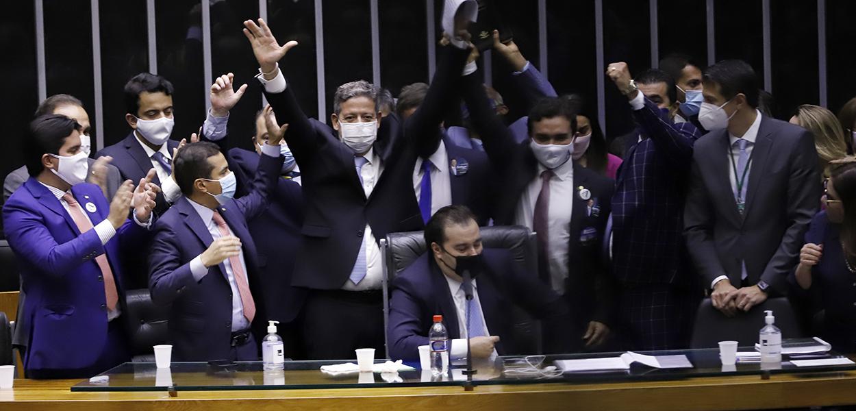 "Centrão" comemora eleição da Mesa da Câmara dos Deputados