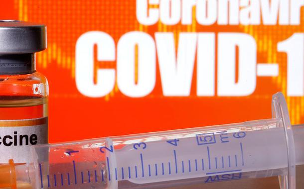 Frasco rotulado como vacina contra Covid-19.