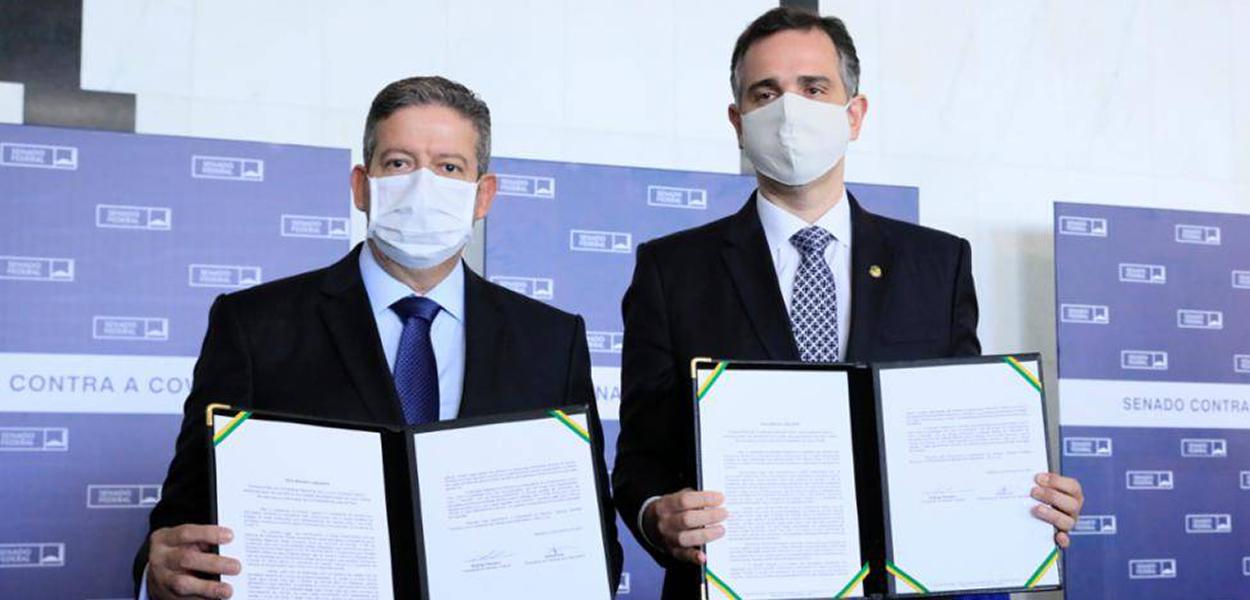 Ato Simbólico de Assinatura de Declaração Conjunta com os presidentes do Senado Federal, Rodrigo Pacheco (DEM-MG), e da Câmara dos Deputados, Arthur Lira (PP-AL).