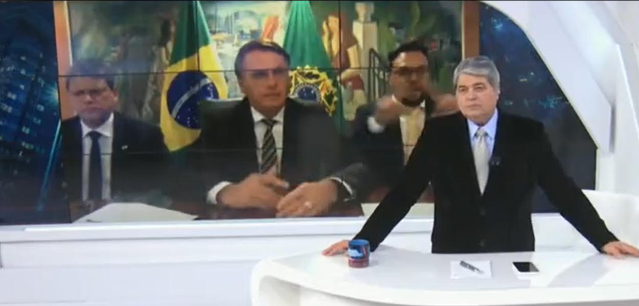 Jair Bolsonaro concede entrevista a Datena