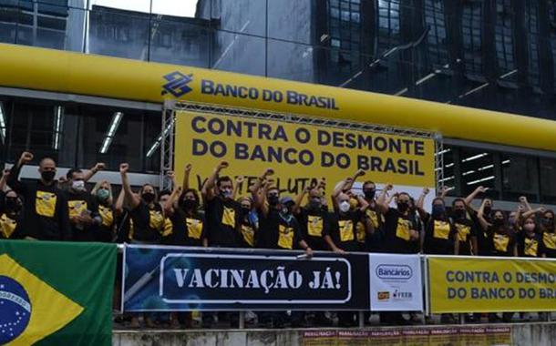 Funcionários protestam contra programa de demissões no Banco do Brasil