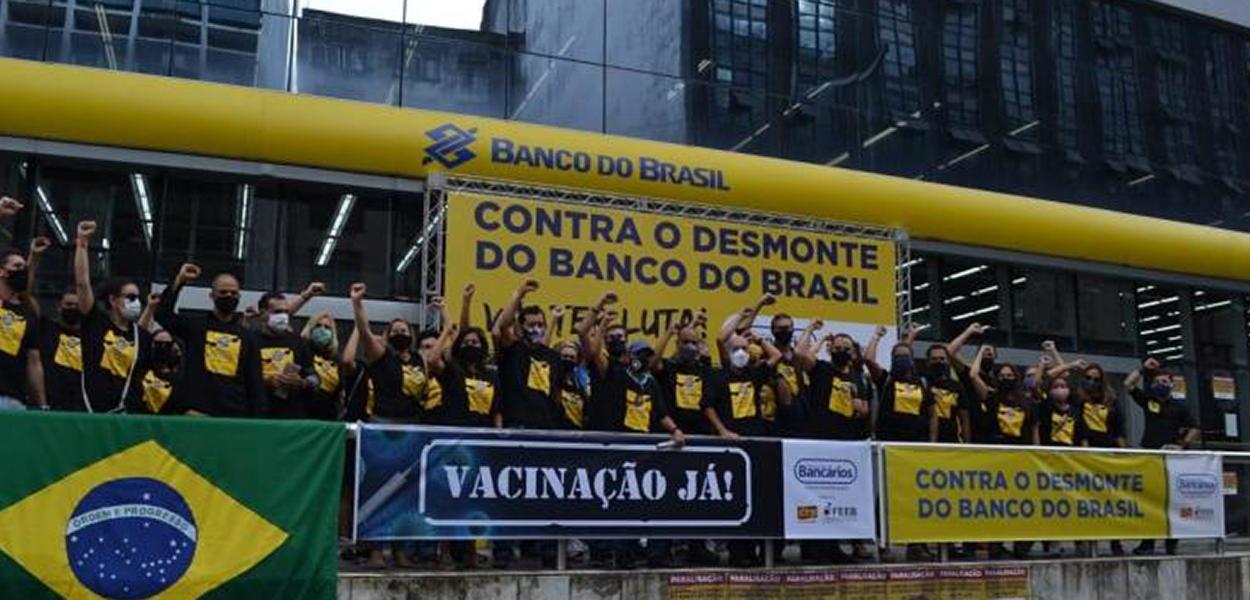 Funcionários protestam contra programa de demissões no Banco do Brasil