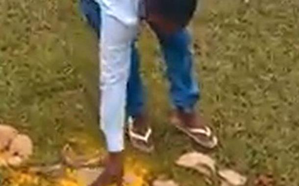 Pastor destrói peças do Candomblé