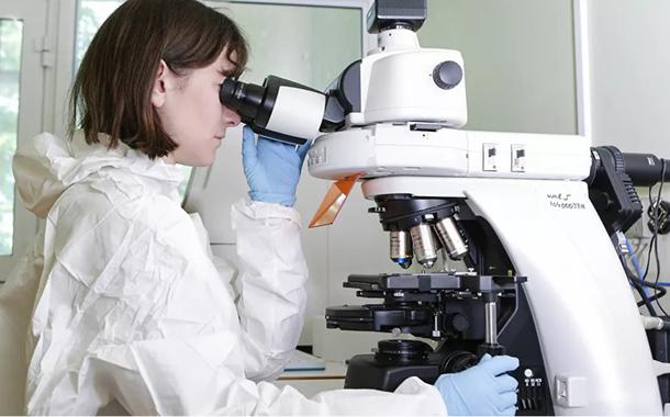 Cientistas tentam desenvolver vacinas contra variações do coronavírus