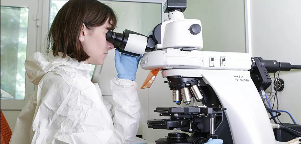 Cientistas tentam desenvolver vacinas contra variações do coronavírus