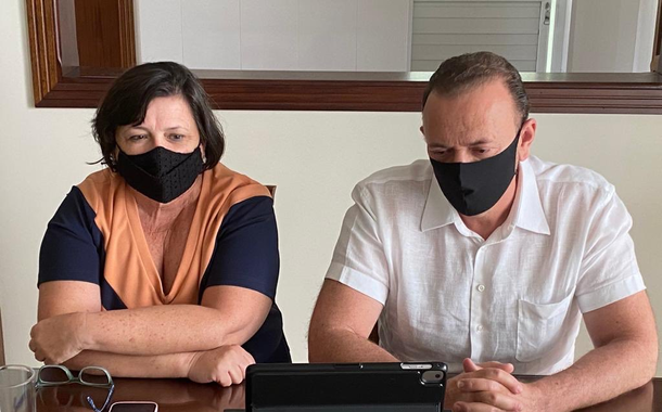 Secretária de Saúde de Araraquara, Eliana Honain, e o prefeito, Edinho Silva