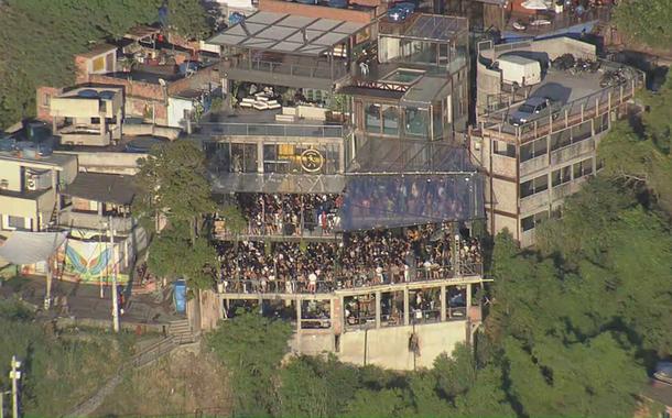 Festa eletrônica no morro do Vidigal