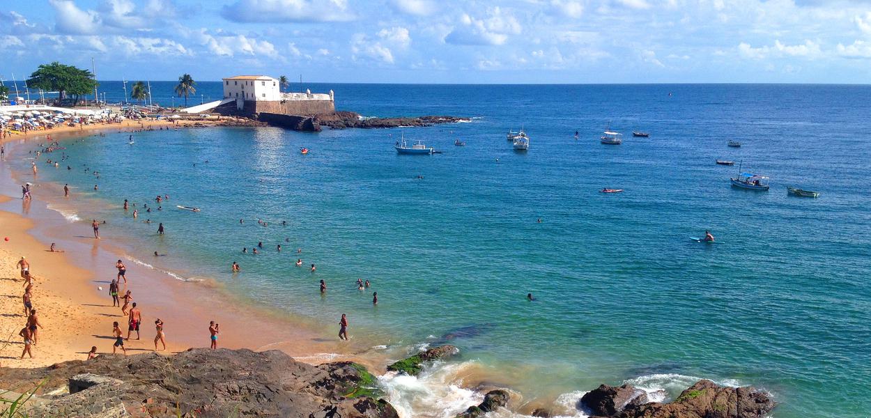Praia do Porto da Barra, em Salvador (BA)