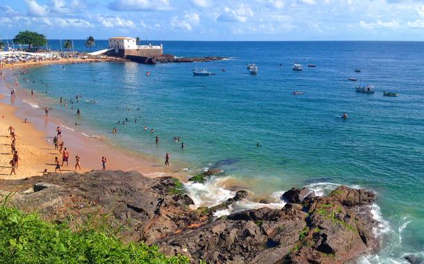 Praia do Porto da Barra, em Salvador (BA)