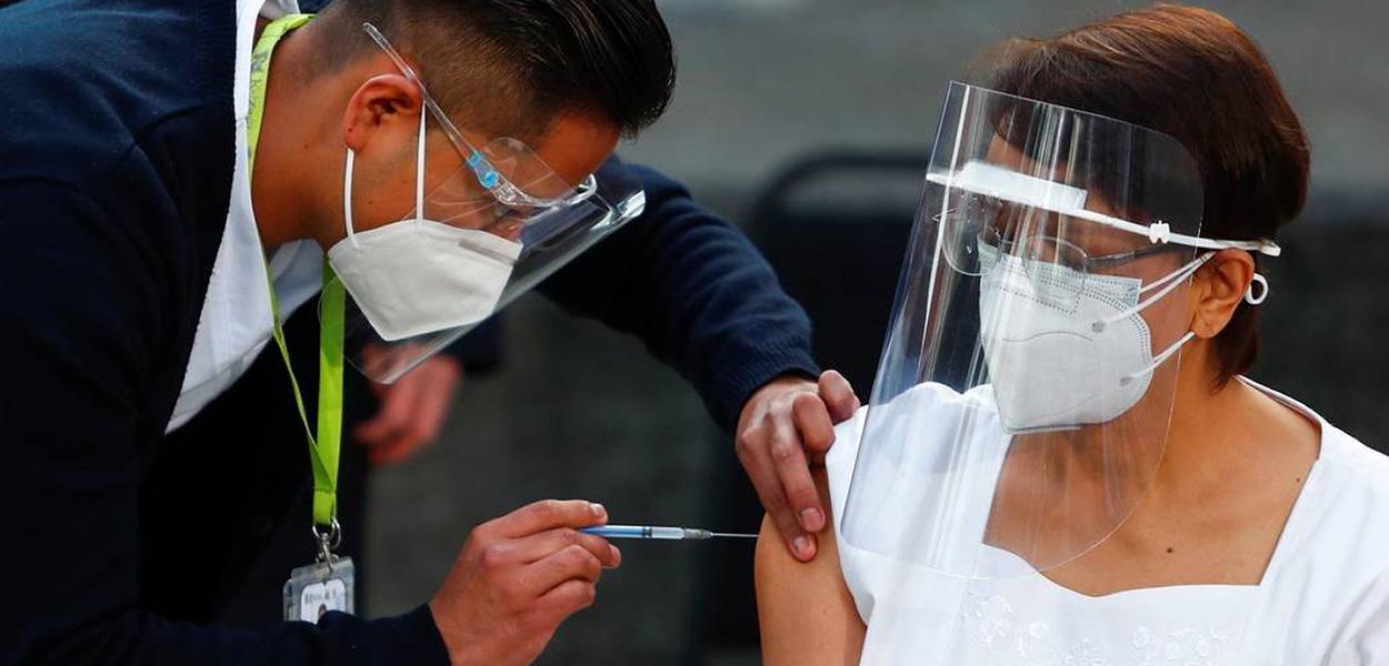 O Chile tem 24% de sua população vacinada com as duas doses necessárias