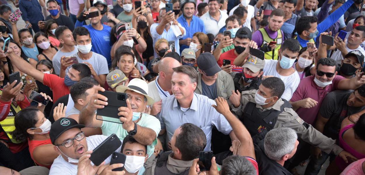 Bolsonaro faz aglomeração no Acre