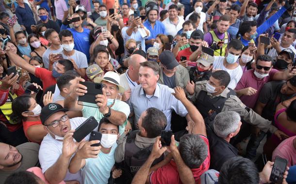 Bolsonaro faz aglomeração no Acre