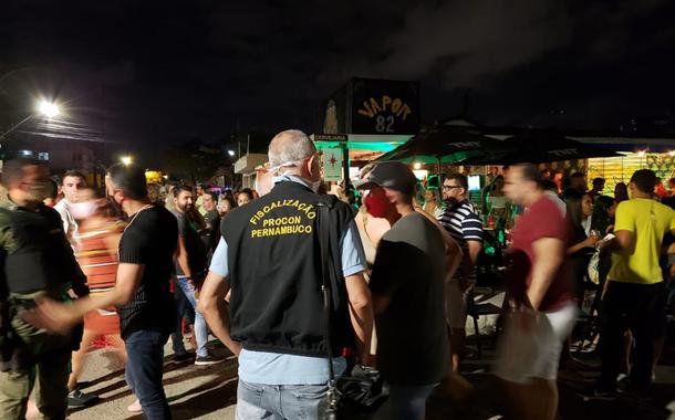 Bares estão proibidos de funcionar em Pernambuco para evitar aglomerações, entre 22h e 5h
