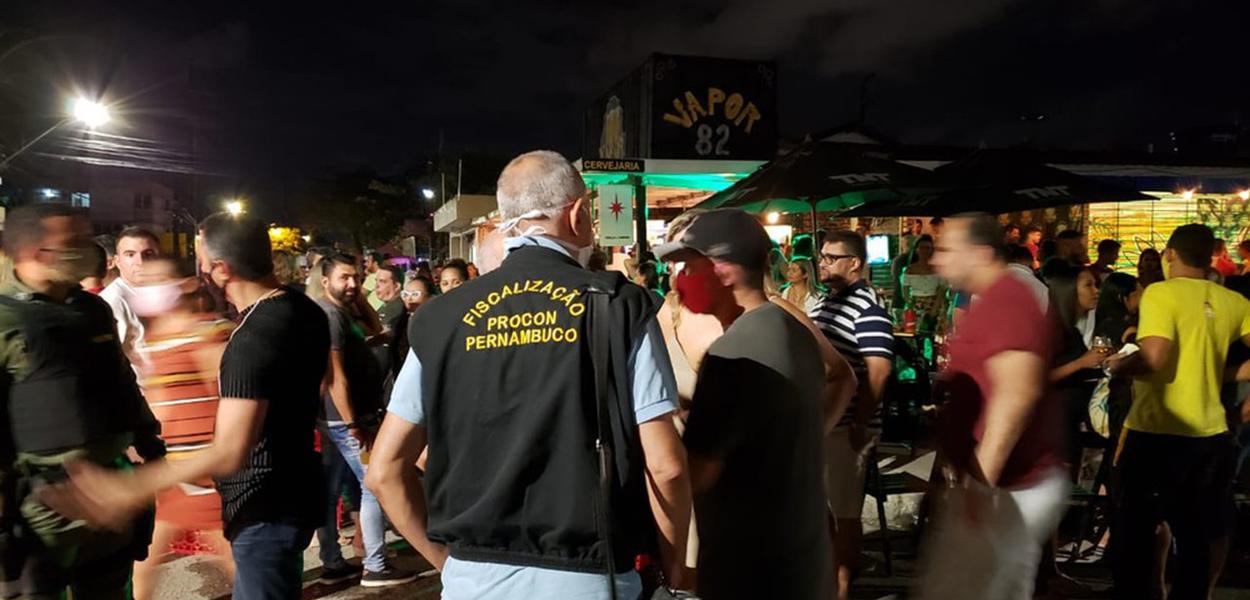 Bares estão proibidos de funcionar em Pernambuco para evitar aglomerações, entre 22h e 5h