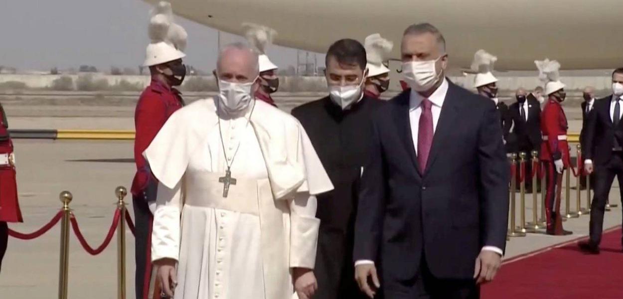 Papa Francisco chega ao Iraque
