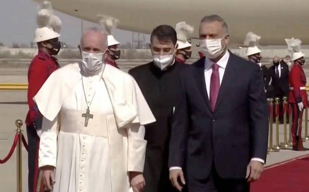 Papa Francisco chega ao Iraque