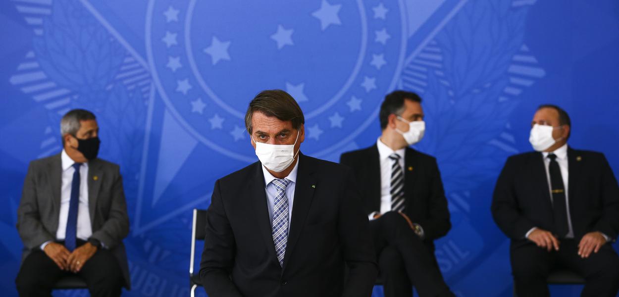 Jair Bolsonaro durante cerimônia para sanção dos projetos que ampliam a aquisição de vacinas