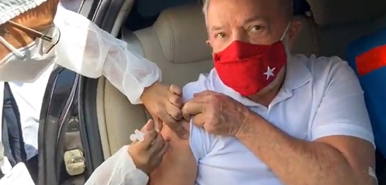 Lula toma vacina