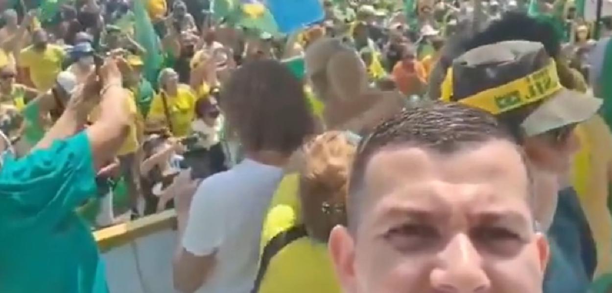 Com UTI´s próximas ao colapso em todo Brasil, bolsonaristas se aglomeram em diversas cidades