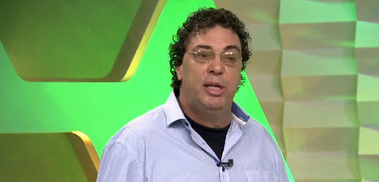 O ex-jogador Casagrande, comentarista de futebol da TV Globo, recebeu ameaças de morte depois que criticou jogadores Felipe Melo, do Palmeiras, e Jadson, do Corinthians, por declararem publicamente apoio a Jair Bolsonaro; por causa disso, teve que trocar o número do celular