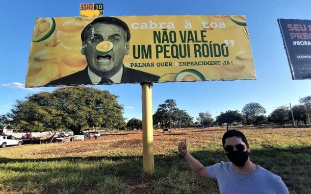Sociólogo Tiago Costa Rodrigues está sendo investigado por dizer em outdoor que Jair Bolsonaro "não vale um pequi roído"