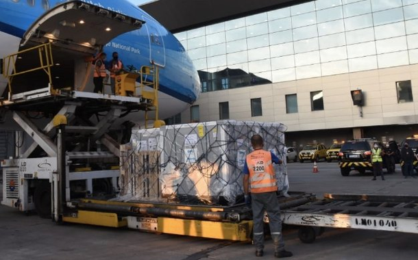 Avião com 1 milhão de doses do Covax Facility chegando a São Paulo em 21 de março