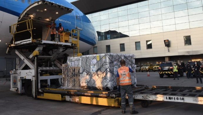 Avião com 1 milhão de doses do Covax Facility chegando a São Paulo em 21 de março