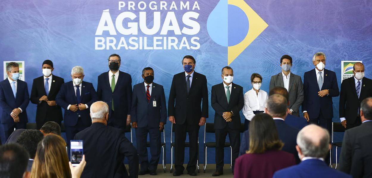 O presidente Jair Bolsonaro anuncia investimentos para o Programa Águas Brasileiras. 22/03/2021