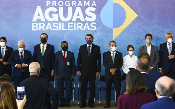 O presidente Jair Bolsonaro anuncia investimentos para o Programa Águas Brasileiras. 22/03/2021