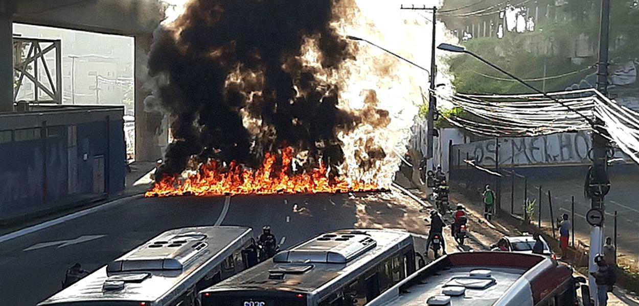 Protesto ocorreu na Marginal Tietê e na avenida João Dias, zona sul.