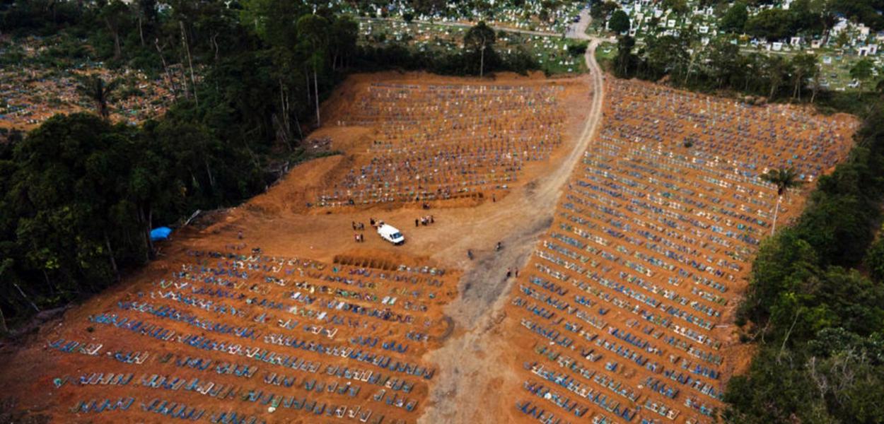 Manaus AM 30.12.2020 - Cemitério público de Manaus em Nossa Senhora Aparecida, localizado no bairro Tarumã