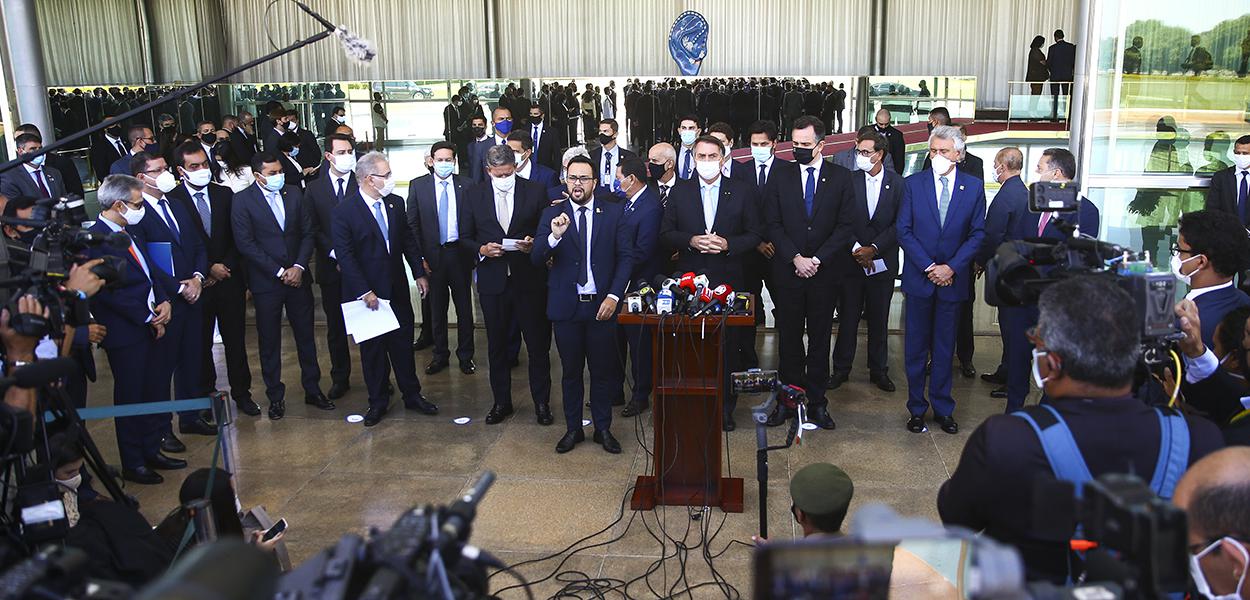 O Presidente da República, Jair Bolsonaro, durante declaração após reunião com os presidentes do Senado Federal, Câmara dos Deputados e Supremo Tribunal Federal, ministros e governadores.