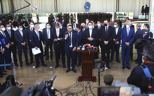 O Presidente da República, Jair Bolsonaro, durante declaração após reunião com os presidentes do Senado Federal, Câmara dos Deputados e Supremo Tribunal Federal, ministros e governadores.