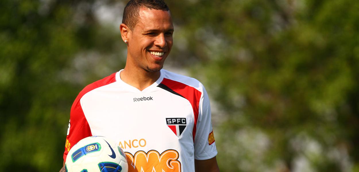 Luis Fabiano é internado em decorrência da Covid-19