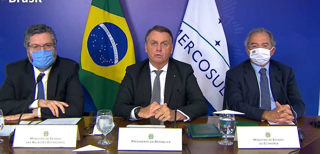 Ernesto Araujo, Bolsonaro e Paulo Guedes em reunião do Mercosul